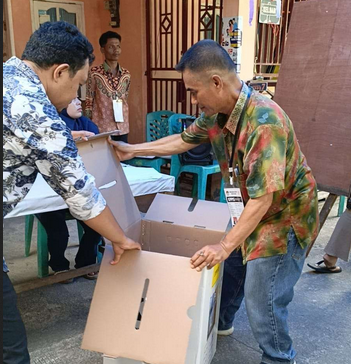 KPU Kota Padang telah menerima logistik untuk pelaksanaan Pilkada 2024. Namun, ditemukan bahwa 30 kotak suara mengalami kerusakan.