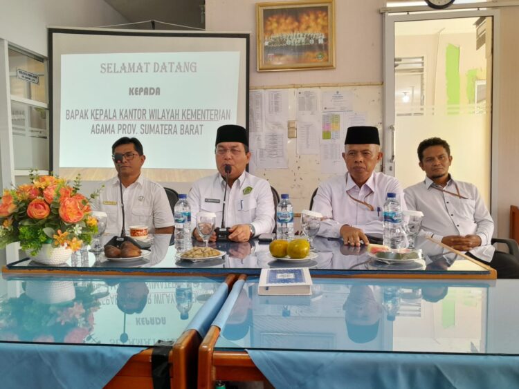 Kunjungan Kanwil Kemenag Sumbar ke MTsN 2 Bukittinggi, Senin (14/10) kemarin, YURSIL