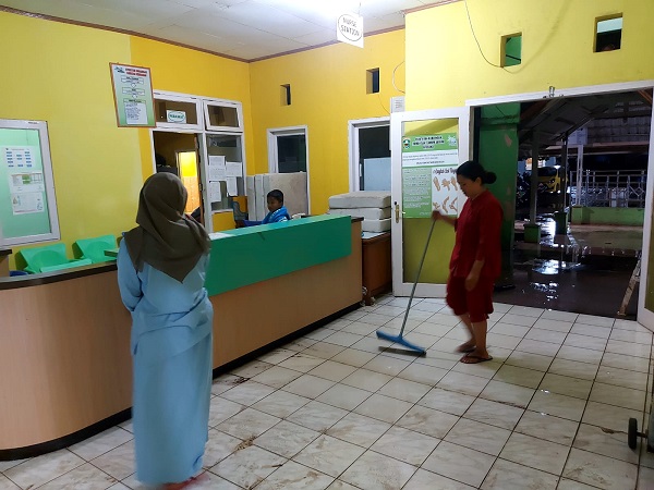 Sejumlah ruangan pelayanan di Rumah Sakit Umum Daerah atau RSUD Arosuka Kabupaten Solok terendam banjir, Jumat (4/10/2024)