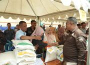 2.402 KPM Sungai Pagu Terima Bantuan Beras