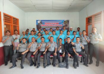 Warga Lapas Pariaman Dilatih Membuat Sandal dan Sepatu