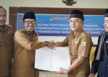 Pemkab Tanah Datar Serahkan Hibah Sebidang Tanah untuk Nahari Pandai Sikek