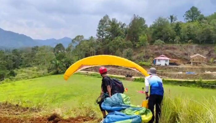 Nagari Batuhampar Kembangkan Potensi Daerah dengan Buka Lokasi Paralayang