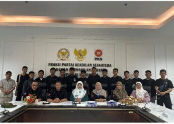 Anggota FPKS Hj Nevi Zuairina Terima Audiensi Siswa SMAN 3 Bukittinggi di Gedung DPR RI
