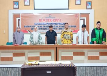 PPK dan Panwascam Beri Pembekalan untuk KPPS Se-Kecamatan Anam Lingkuang