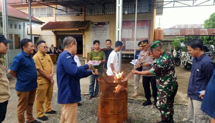 KPU Dharmasraya Musnahkan Surat Suara yang Rusak atau Berlebih
