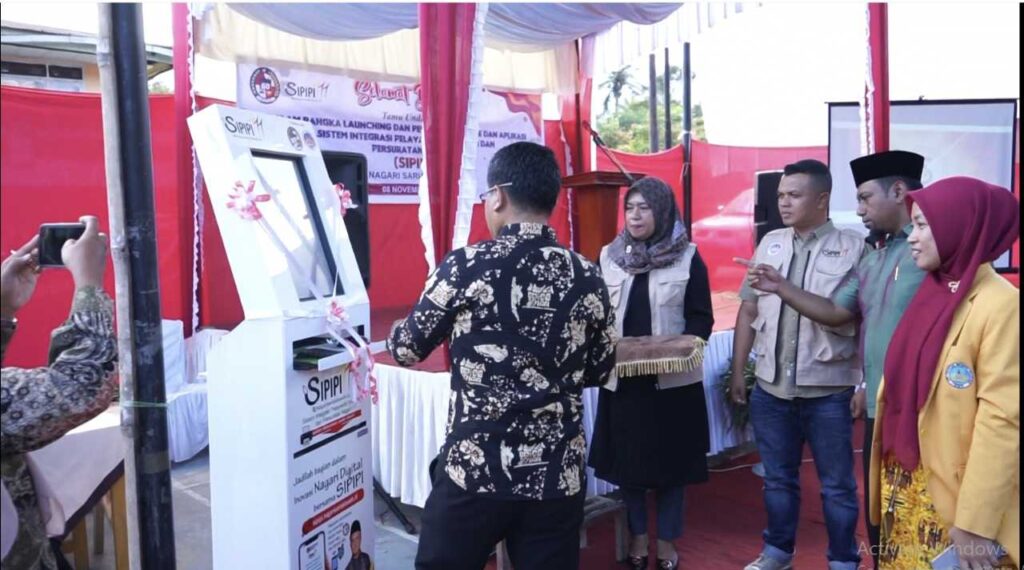 Nagari Sariak Laweh di Kecamatan Akabiluru, Kabupaten Lima Puluh Kota, menjadi pelopor inovasi digital pelayanan desa dengan meluncurkan Sistem Integrasi Pelayanan Informasi dan Persuratan Nagari (SIPIPI). IST