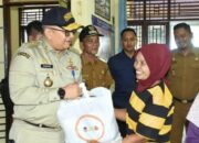 113 Warga Balai Gadang Terima Bantuan Beras