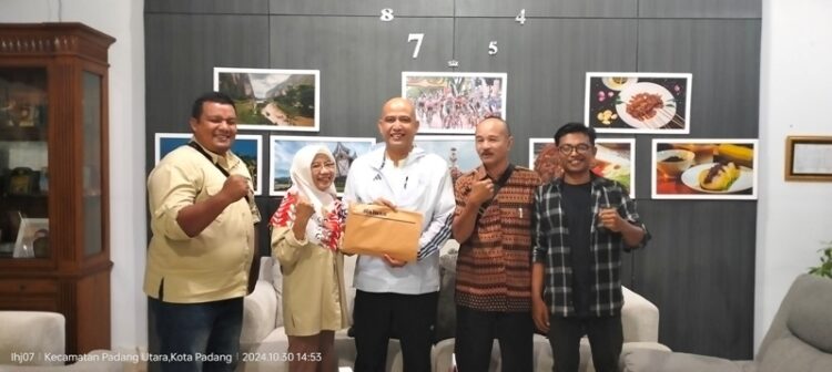 Memperkuat sinergitas dan kolaborasi dalam upaya mengoptimalkan potensi sektor pariwisata Sumatra Barat hingga ke pelosok Ranah Minang, jajaran Harian Haluan menggelar silaturahmi dan audiensi bersama Kepala Dinas Pariwisata Provinsi Sumatra Barat Luhur Budianda dan jajaran Rabu (30/10) kemarin. FAUZI