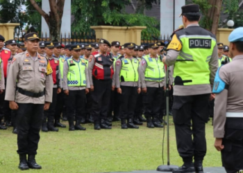 Kepolisian Resor Kota atau Polresta Padang menggelar Apel Pergeseran Pasukan dalam rangka Operasi Mantap Praja Singgalang 2024.