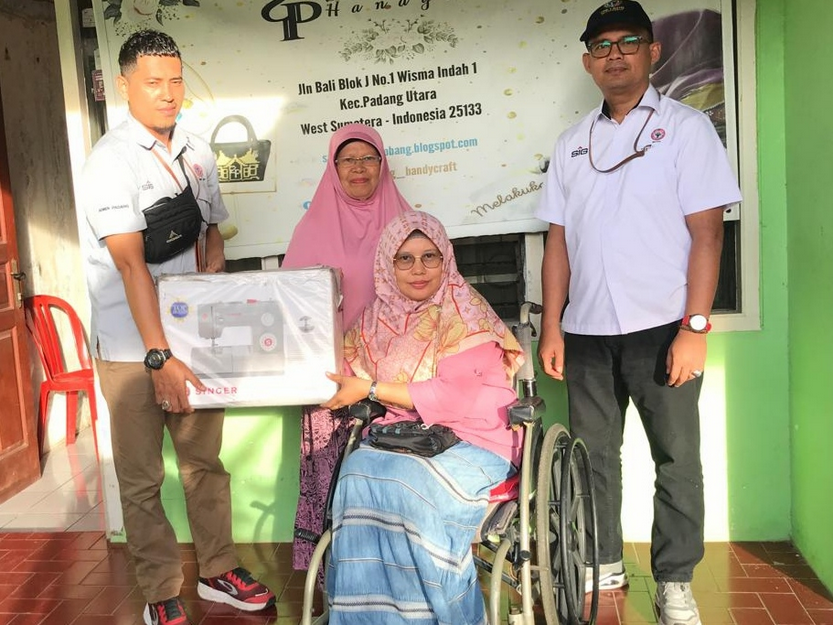 PT Semen Padang mendukung pemberdayaan penyandang disabilitas di Kota Padang dengan memberikan bantuan usaha