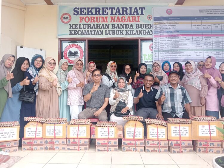 PT Semen Padang, melalui Forum Nagari Kelurahan Bandar Buat, secara resmi menyalurkan bantuan Pemberian Makanan Tambahan (PMT) untuk 14 posyandu di Kelurahan Bandar Buat, Kecamatan Lubuk Kilangan, pada Sabtu (21/9). IST
