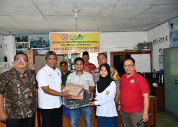 PT Semen Padang Salurkan Bantuan Sosial untuk Pendidikan dan Kesehatan