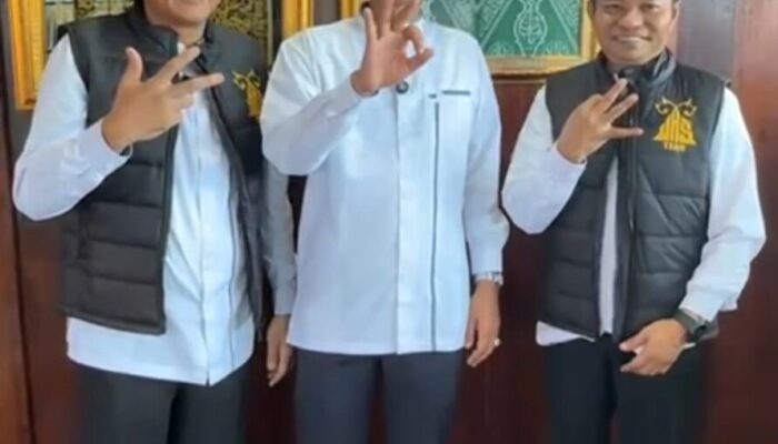 Lanjutkan Program Keagamaan, UAS Dukung Hendri Septa-Hidayat