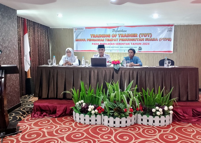 Bawaslu Bukittinggi menggelar pelatihan Training of Trainer (TOT)  Modul Pengawas Tempat Pemungutan Suara (PTPS) bagi Panwascam