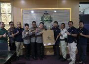 PT Semen Padang Serahkan 8 Unit Komputer untuk Polresta Padang