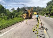Curah Hujan Tinggi, Bahu Jalinsum di Jorong Sungai Nili Nyaris Amblas