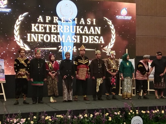 Nagari Simalanggang meraih peringkat dua Apresiasi Keterbukaan Informasi Publik Desa Tahun 2024 kategori Nagari Berkembang.