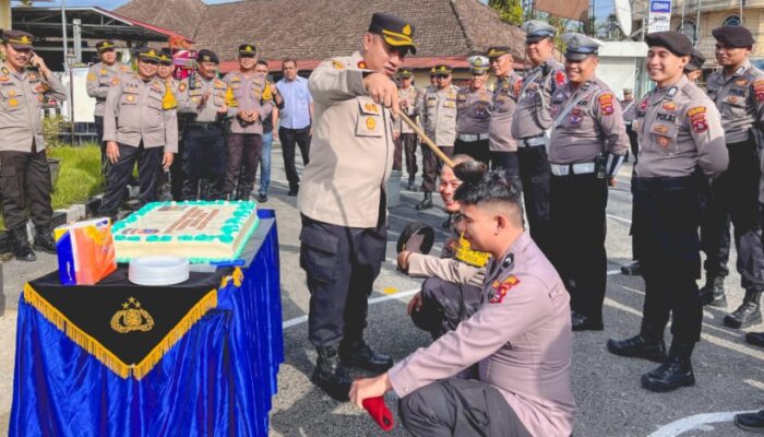 Ciptakan Kekeluargaan, Kapolres Solok Kota Rayakan Ulang Tahun Personel yang Lahir pada November
