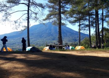 Bumi Perkemahan Tanah Sirah, Menyatu dengan Alam di Puncak Pintu Angin Sungai Landia