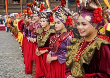 FPM 2024 Resmi Ditutup, Penampilan Tari Kolosal Pukau Ribuan Pengunjung Pagaruyung