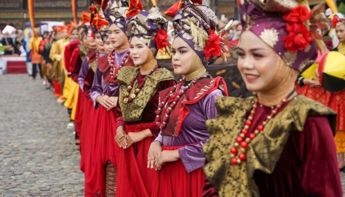 FPM 2024 Resmi Ditutup, Penampilan Tari Kolosal Pukau Ribuan Pengunjung Pagaruyung