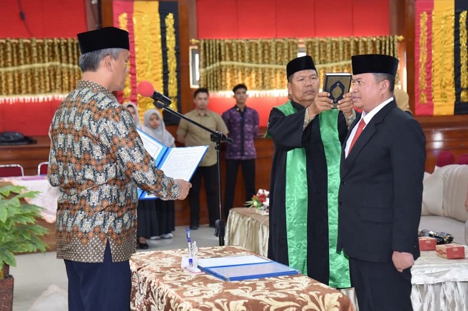 Mursalim resmi diangkat menjadi Penjabat (Pj) Sekda Pemko Pariaman yang baru menggantikan Pj sebelumnya, Yaminu Rizal.