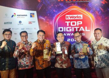 Bank Nagari Raih 4 Penghargaan Bergengsi, Top 100 CEO dan 3 Top Digital Award