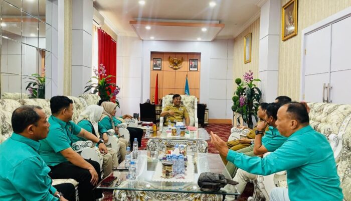 Dua Jam Sutan Riska Tertawa Bersama PWI Dharmaraya