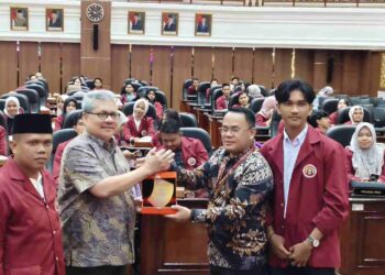 Kunjungi DPRD Sumbar, Mahasiswa Fisipol Unes Tingkatkan Pemahaman Tentang Pemerintah Daerah