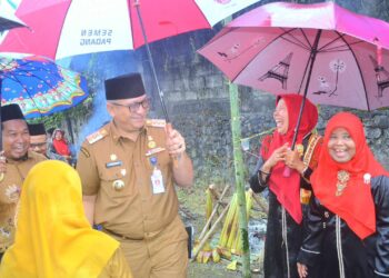 Kanagarian Limau Manis Lestarikan Adat Lewat Malamang