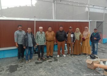 Kepala Dinas Pertanian Kabupaten Solok, Kenedy melakukan kunjungan kerja ke kelompok tani Bukik Okoh Salimpek, Selasa (24/12/2024)