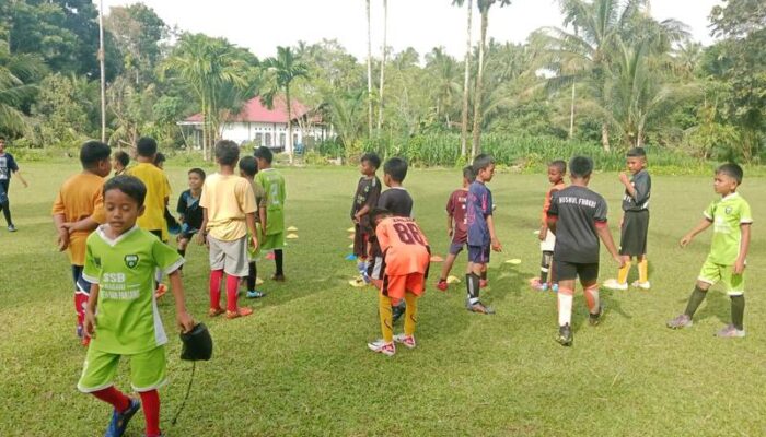 Kembali Diaktifkan, Tim Bola Kaki Yunior Nagari Lareh Nan Panjang Semangat Latihan
