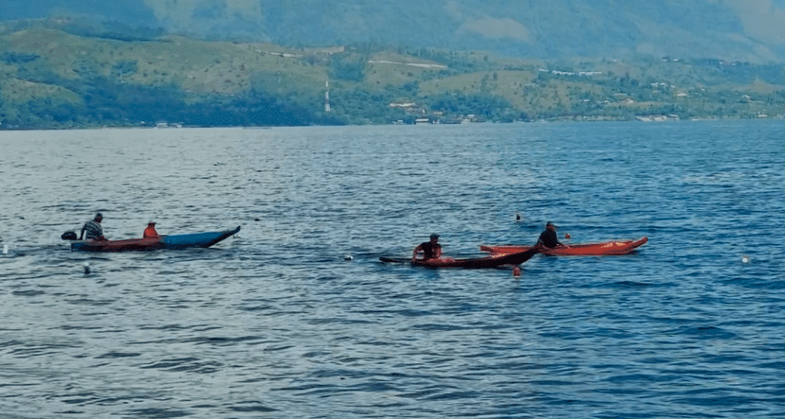 Walhi Sumbar meminta pemerintah mengkaji ulang rencana pembangunan Pem bangkit Listrik Tenaga Surya atau PLTS Singkarak. 