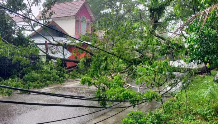 Cuaca Tak Bersahabat, Warga Padang Diimbau Selalu Waspada