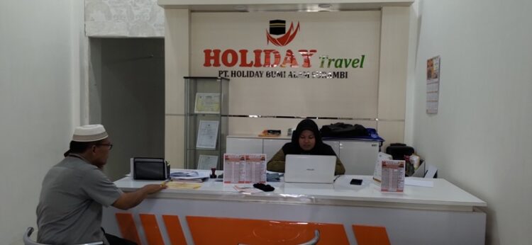 Merayakan milad yang ke enam, PT Holiday Bumi Alam Surambi menawarkan promo paket Umrah Milad Holiday seharga Rp24 juta yang berlaku hingga 10 Januari 2025.RAMADHANA