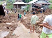 Banjir dan Longsor di Kabupaten Mamuju, Tim Gabungan Kerahkan Alat Berat untuk Buka Akses Jalan Terdampak