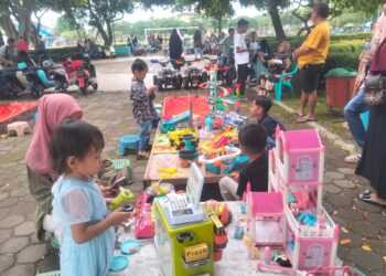 Liburan, Taman Bermain GOR Rang Agam Dipadati Pengunjung