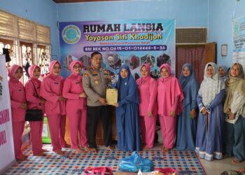 Kapolres Pasbar Laksanakan Giat Bakti Sosial Bersama Bhayangkari Peduli