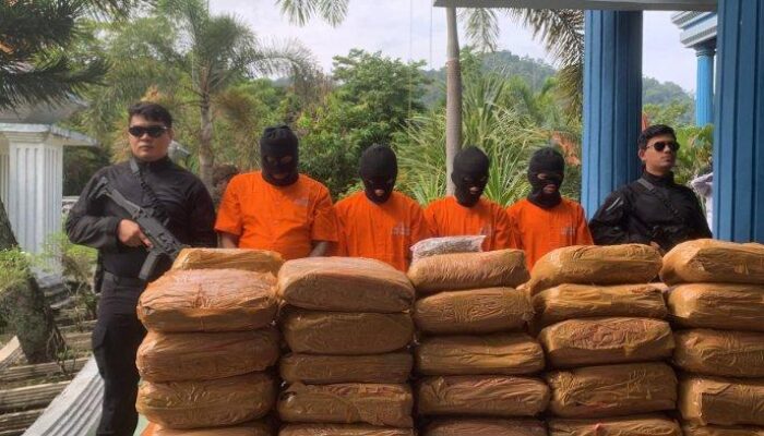 BNNP Sumbar Gagalkan 53 Paket Besar Ganja Kering, Brigjen Pol Riki Yanuarfi: Sumbar Jadi Distributor Narkotika