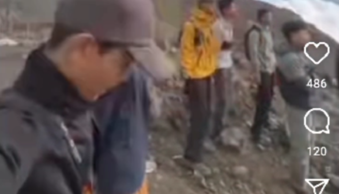 Status Level II, Sekelompok Pemuda Mendaki Gunung Marapi Viral di Medsos