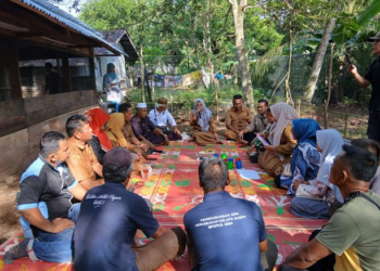 Pemerintahan Nagari Giri Maju menyerahkan bantuan Itik petelur beserta pakan itik kepada masyarakat yang tergabung pada kelompok Tani