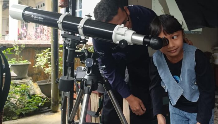 Ruang Baca Rimba Bulan, Asyiknya Membaca Nyaring dan Belajar Astronomi