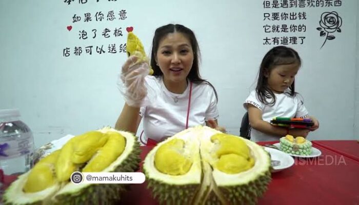 Makan Durian Bisa Bikin Sakit? Ini Penjelasannya!