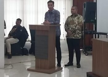 Momen Haru Riyanda Putra dan Jeffry Hibatullah saat Ditetapkan KPU Sawahlunto Sebagai Wali Kota dan Wakil Wali Kota