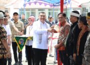 Wamen Ossy Serahkan 1.641 Sertifikat Redistribusi Tanah di Majalengka