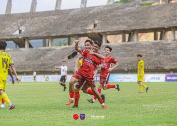 Carel Syadef saat melakukan heading yang menghasilkan gol untuk kemenangan Josal FC (foto: Fahrez Kusuma)
