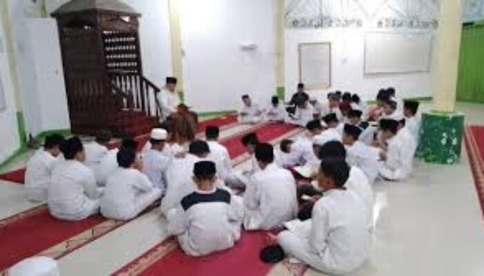 Pemko Padang Anggarkan Rp18,4 Miliar untuk Guru Mengaji