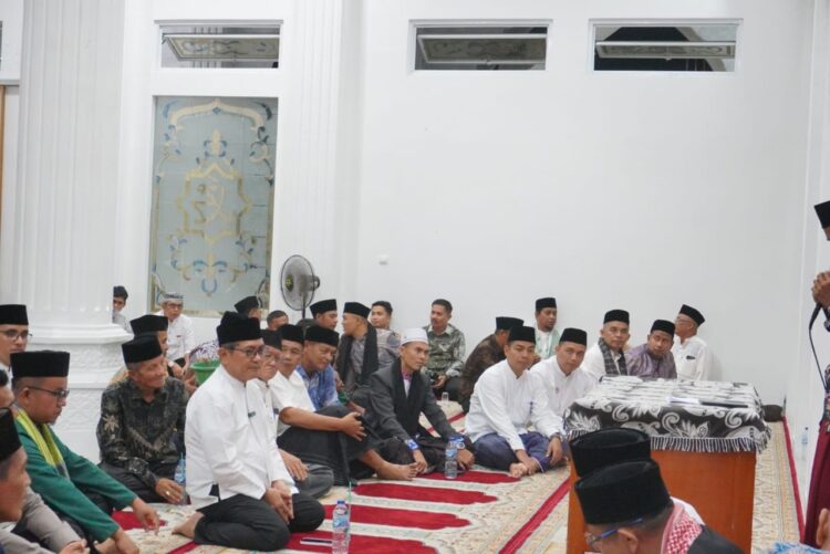 ohn Kenedy Azis saat kunjungan Tim Safari Ramadan di Masjid Raya IKAPS Sungai Limau, Jumat (7/3).ALDI
