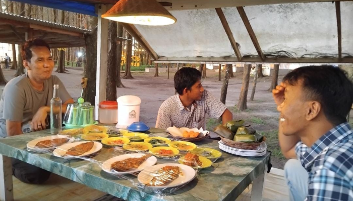 Pondok Ikan Bakar JS, Pilihan Lokasi Bukber Menarik Berlatar Sunset